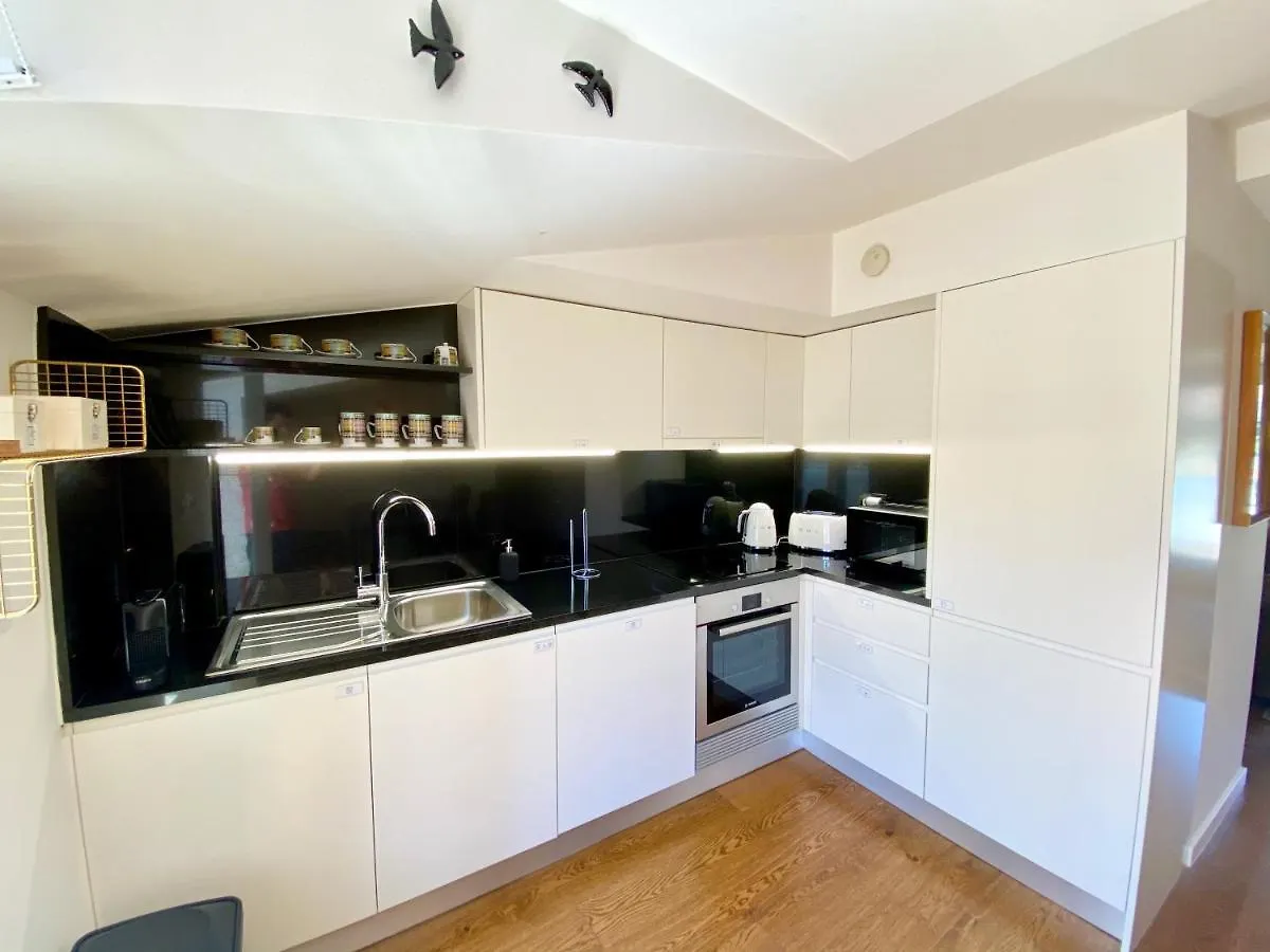 Myplaceforyou: Central Lisbon Apartment with City and Tagus Views 0*,